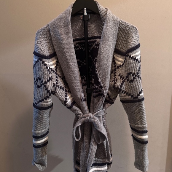 Merona Gray Patterned Wrap Women's Sweater - Picture 1 of 5